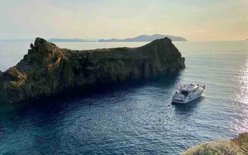 Überfahrt nach Panarea und Wanderung