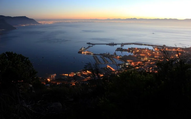 Two Oceans Halbmarathon (21 km), Relaxen beim gemeinsamen Abendessen in Simons Town an der False Bay