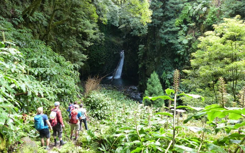 Zu Fuß zum Wasserfall Salto do Prego
