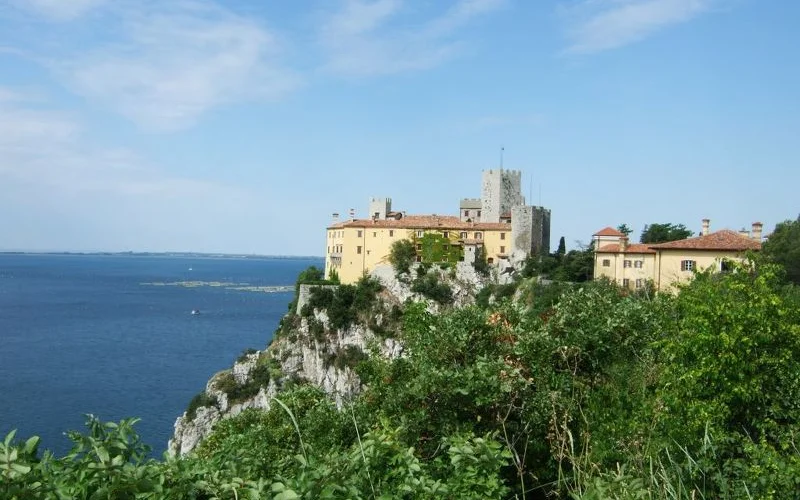 Durch Weinberge nach Italien an die Adria