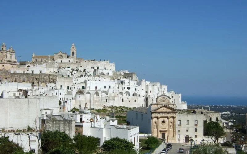 Grotte von Agnano und die weiße Stadt Ostuni  