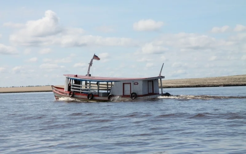 Reise zur Dschungel-Lodge am Amazonas und erste Bootstour