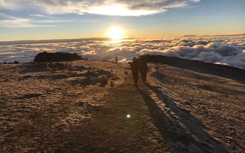 Nachtaufstieg zum höchsten Gipfel Afrikas, Uhuru Peak