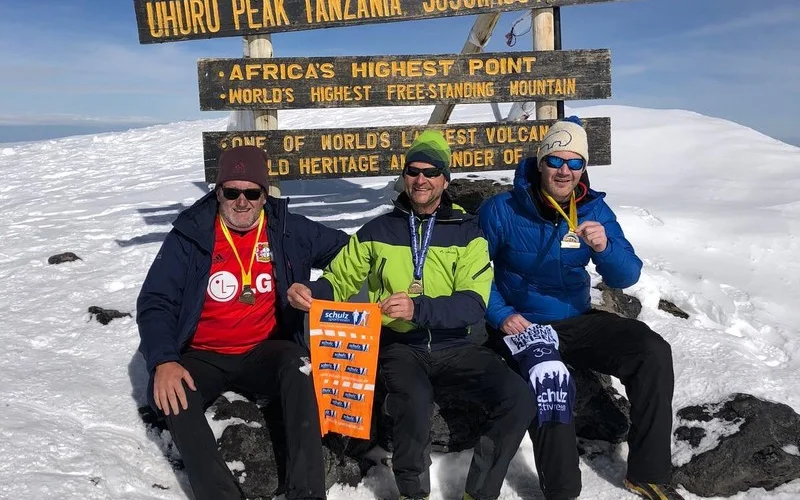 Gipfeltag am Uhuru Peak und Abstieg Mweka Camp 