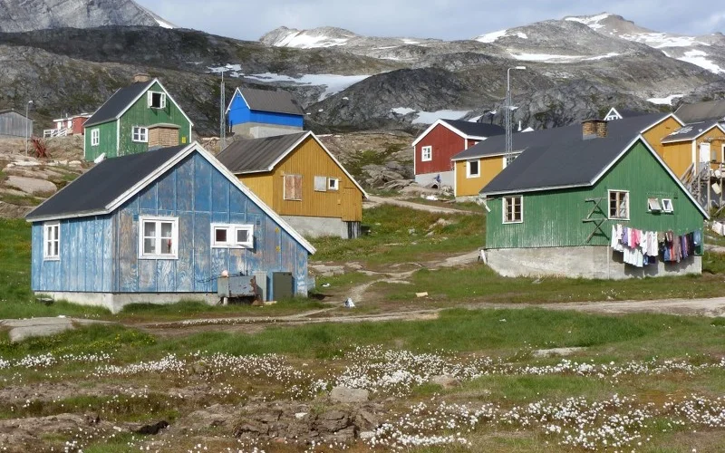 Flug nach Grönland und Fahrt nach Tasiilaq auf der Insel Ammassalik