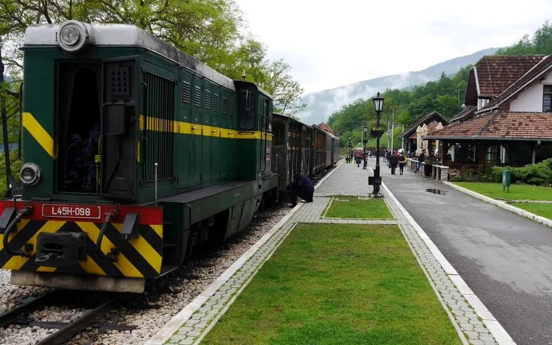 Serbien: Fahrt mit der Schmalspurbahn Sargan 8 und freier Nachmittag