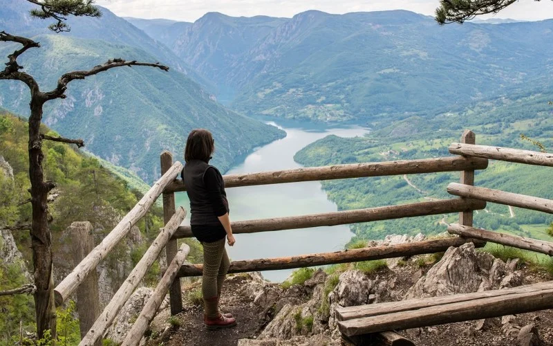 Serbien: Wanderung im Tara Nationalpark mit Einkehr im Bergdorf