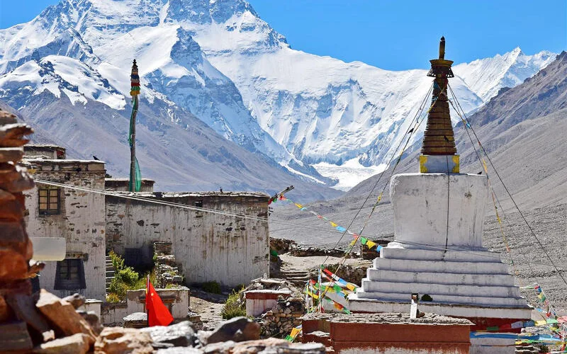 Zur Nordflanke des Mount Everest und Übernachtung am Rongbuk-Kloster