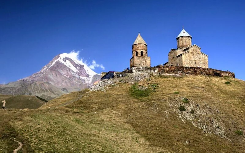 Wanderung zur Gergeti-Kirche und zu den Gveleti-Wasserfällen
