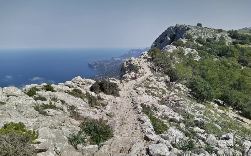 Wanderung auf den Gipfel des Caragoli und ins Künstlerdorf Deia