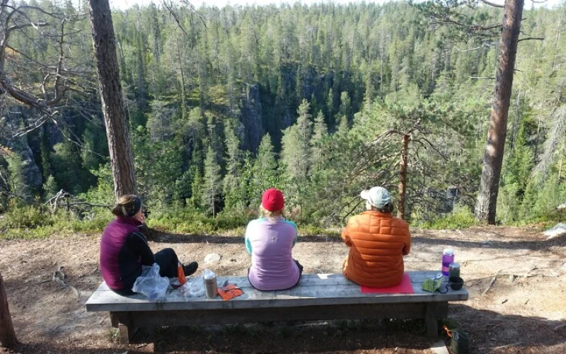 Wanderung zu den Felsmalereien des "Bunten Felsen"