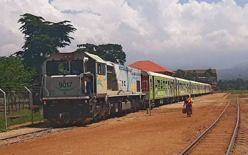 Fahrt von Moshi nach Arusha mit dem Zug