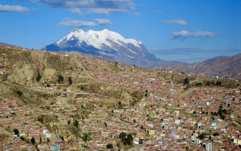 Flug nach La Paz, Seilbahnfahrt und Besuch des Hexenmarkts
