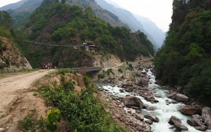 Flug nach Bhadrapur (Ostnepal) und Fahrt bis nach Phiddim