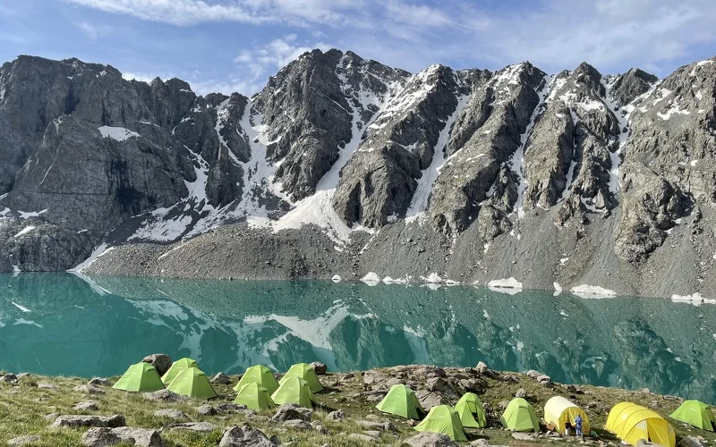 Trekking zum türkisfarbenen Ala-Köl See