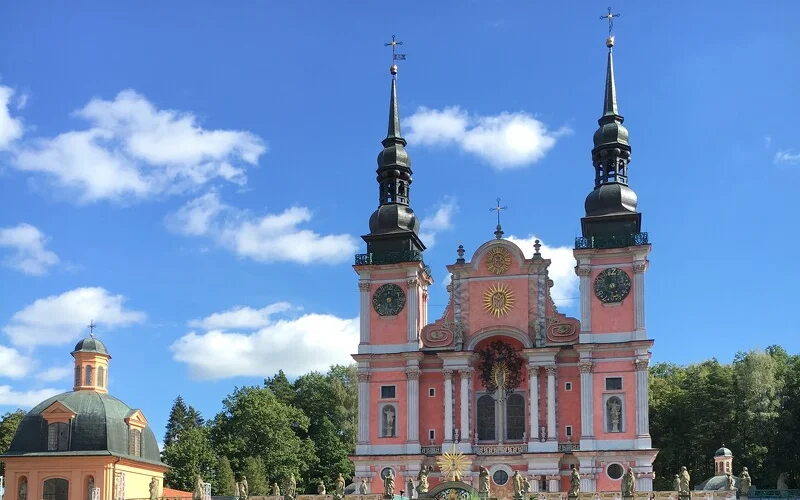 Besuch der Wallfahrtskirche Heilige Linde und Fahrt nach Warschau