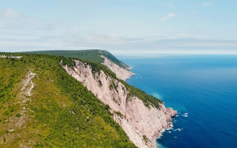 Fahrt entlang der malerischen Küste nach Cape Breton Island