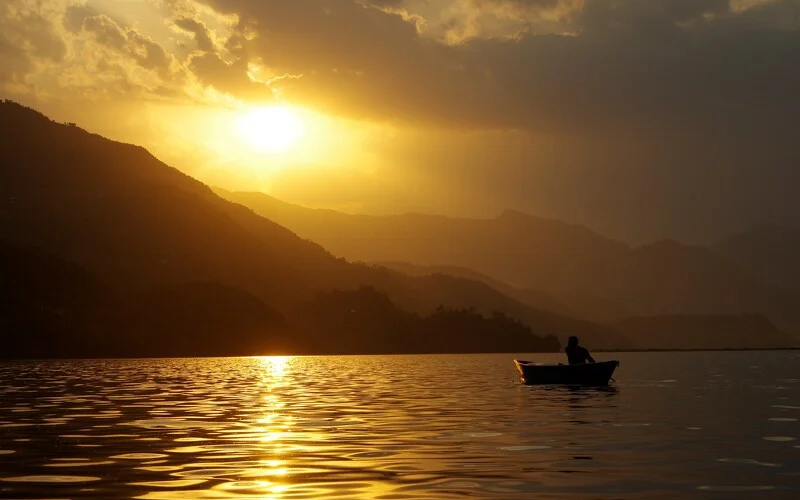 Fahrt nach Pokhara und individuelles Entdecken des Urlaubsortes
