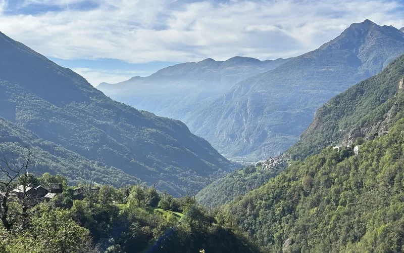 Wanderung ins Künstlerdorf Chemp und Fahrt zur nächsten Unterkunft