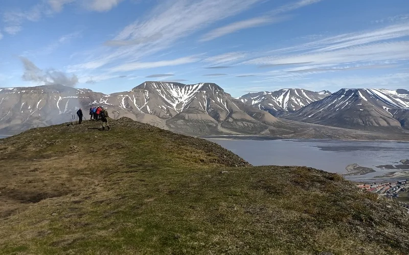 Wanderung zum Plateauberget und Blick auf Longyearbyen