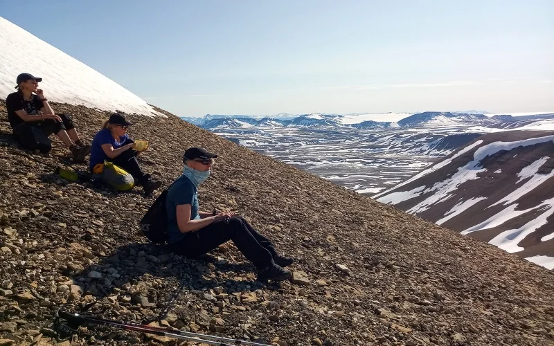 Aufstieg zum Torfjället (785 m), Korallenfossilen und Wasserfälle