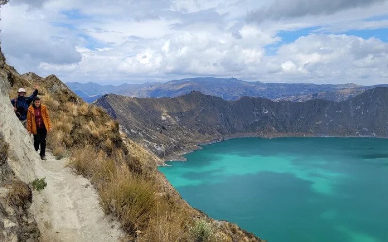 Wanderung am imposanten Kratersee Quilotoa und Fahrt nach Baños