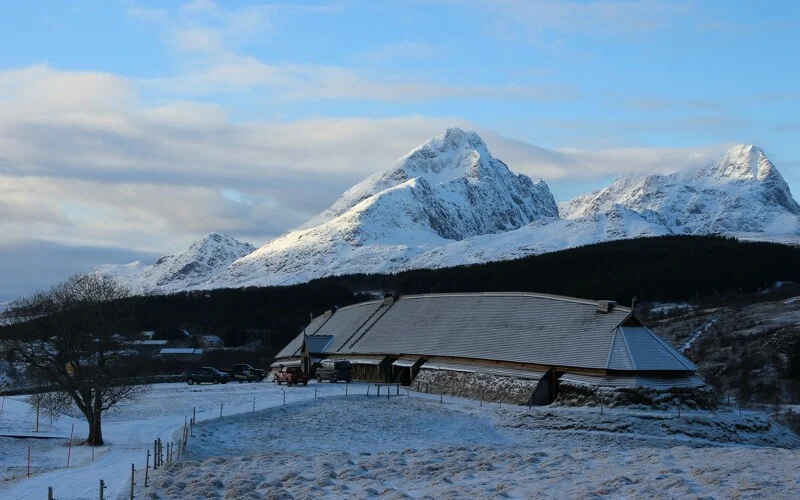 Fahrt nach Moskenesøya, Besuch des Wikingermuseums und des Ziegenhofes Aalan Gård