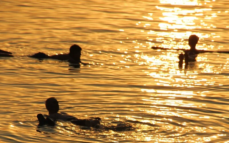 Schweben statt Schwimmen: Ihr Bad im Toten Meer