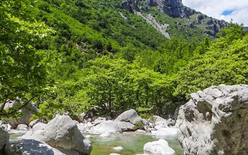 Wanderung durch die tiefste aller Schluchten, die Vikos-Schlucht