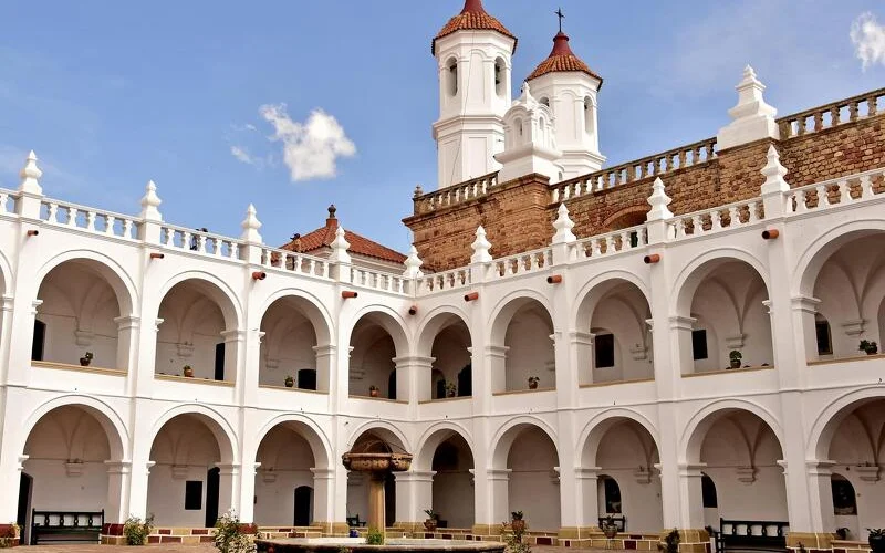 Flug nach Sucre und Stadtrundgang durch die Hauptstadt Boliviens