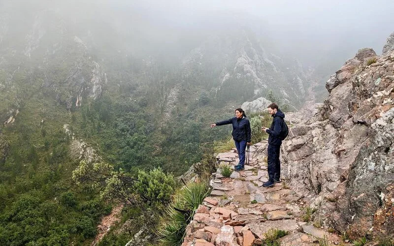 Wanderung bergab über alte Inka Trails bei Sucre