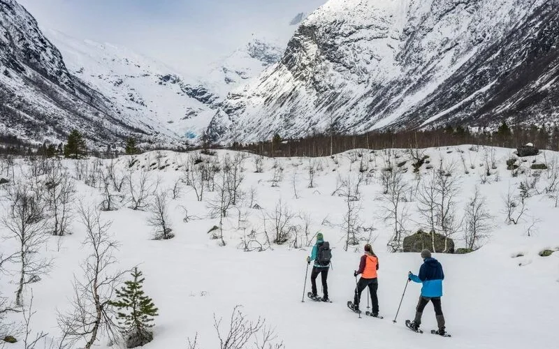 Erste Schneeschuhwanderung in der Gletscherlandschaft