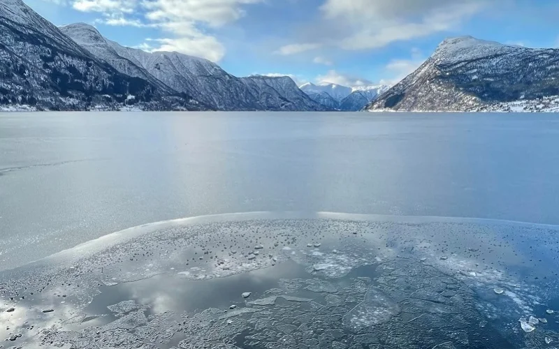 Erlebnis Lusterfjord mit Schneeschuhtour, Sauna und Hot Tub