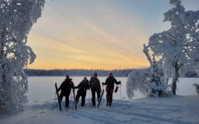 Schneeschuhlaufen oder Cross Country Skiing 