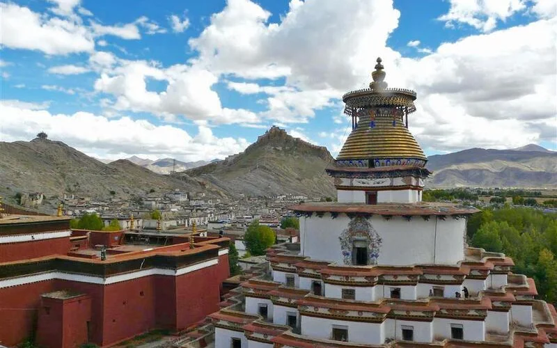 Fahrt nach Shigatse durch die Kornkammer Tibets