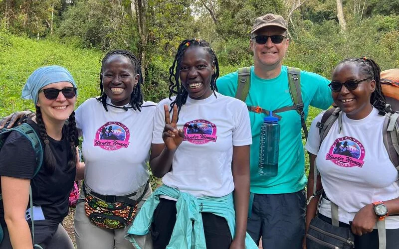 Kilimanjaro-Besteigung: Wanderung durch tropischen Bergregenwald