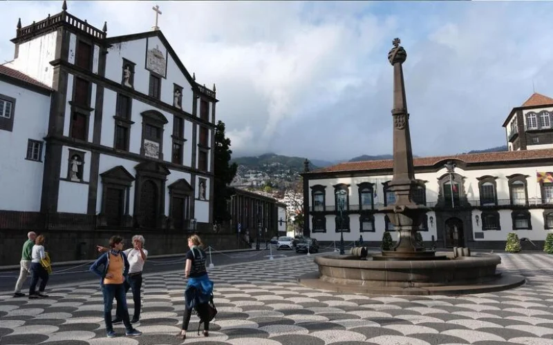 Altstadt, Markt, Madeirawein und botanischer Garten in Funchal