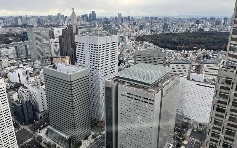 Tokios Hochhäuser, friedlicher Meiji Schrein und elegantes Ginza