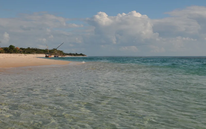 Chizavane Beach