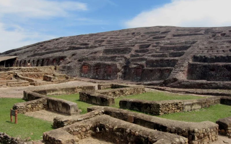 Ankunft in Santa Cruz und Fahrt nach Samaipata mit Besichtigung der Inkafestung