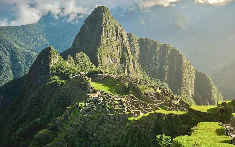 Bahnfahrt nach Machu Picchu und Besichtigung der Inkastätte