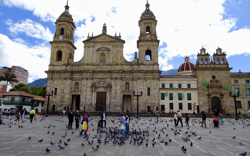 Flug nach Bogotá und Spaziergang durch die Altstadt